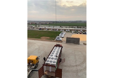 陜西渭南秦家坡煤礦長(cháng)凌空氣能吊裝現場(chǎng)